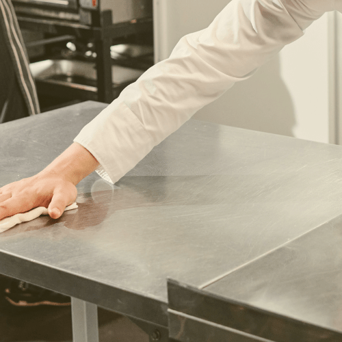 limpieza y desinfección express con personal temporal restauración