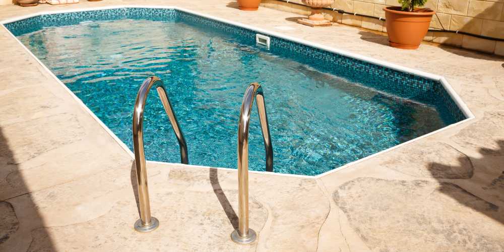 preparando la piscina para el verano